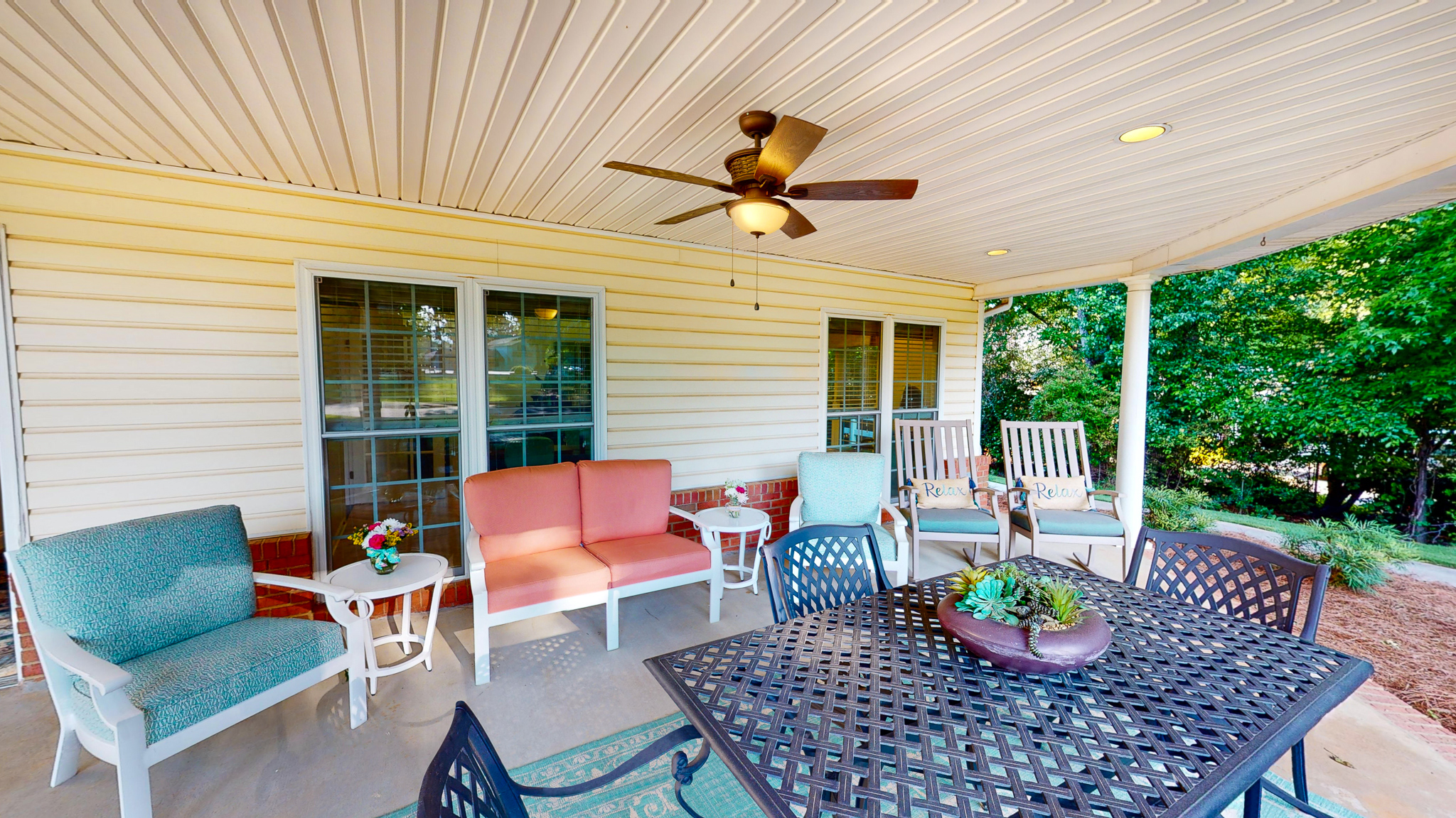 14 - Covered Patio (1 of 5)
