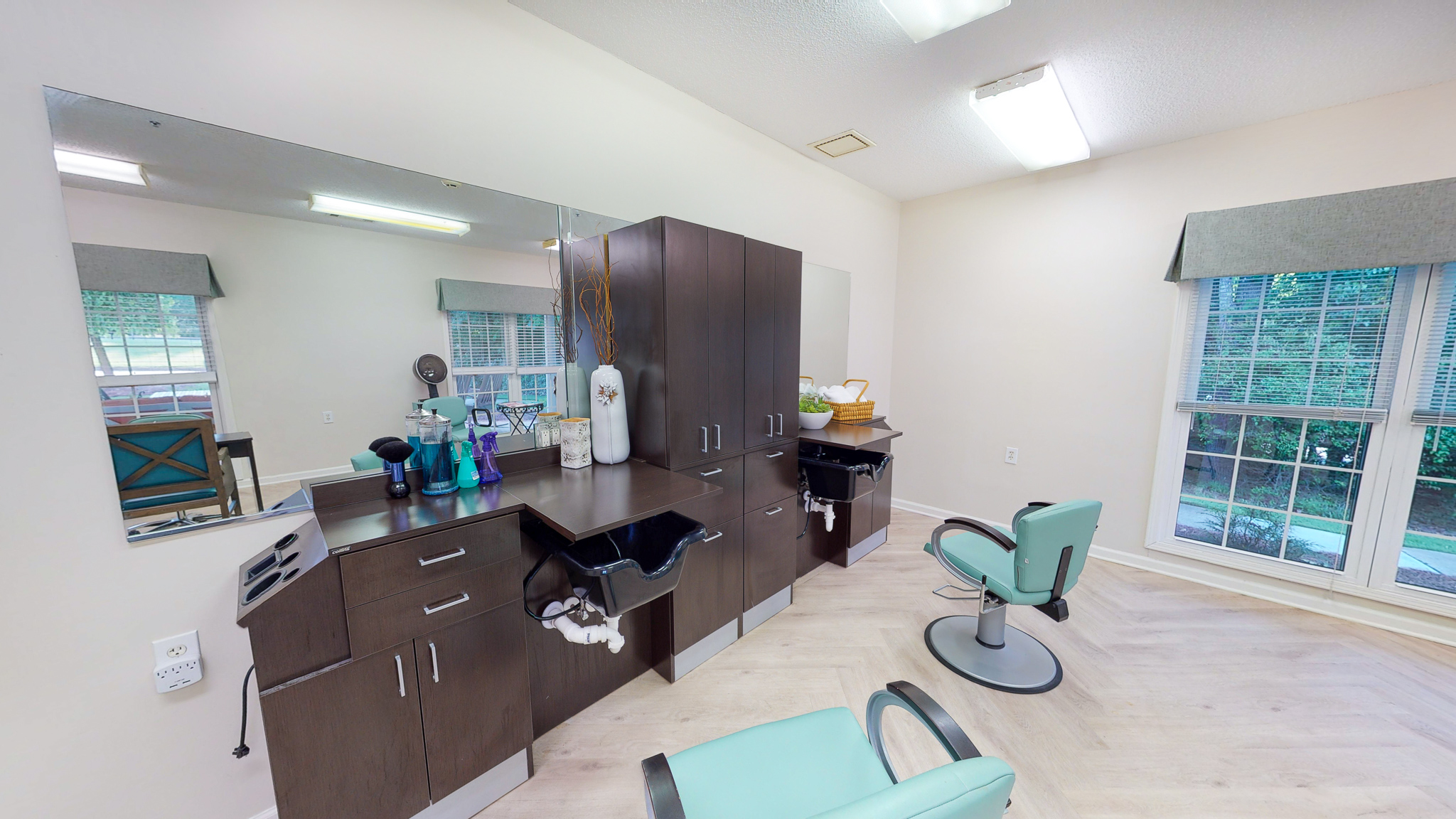 7 - Salon (1 of 6)